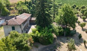 Hus på landet i Santo Stefano Belbo