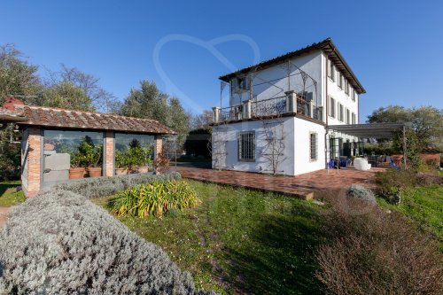Historiskt hus i Lucca