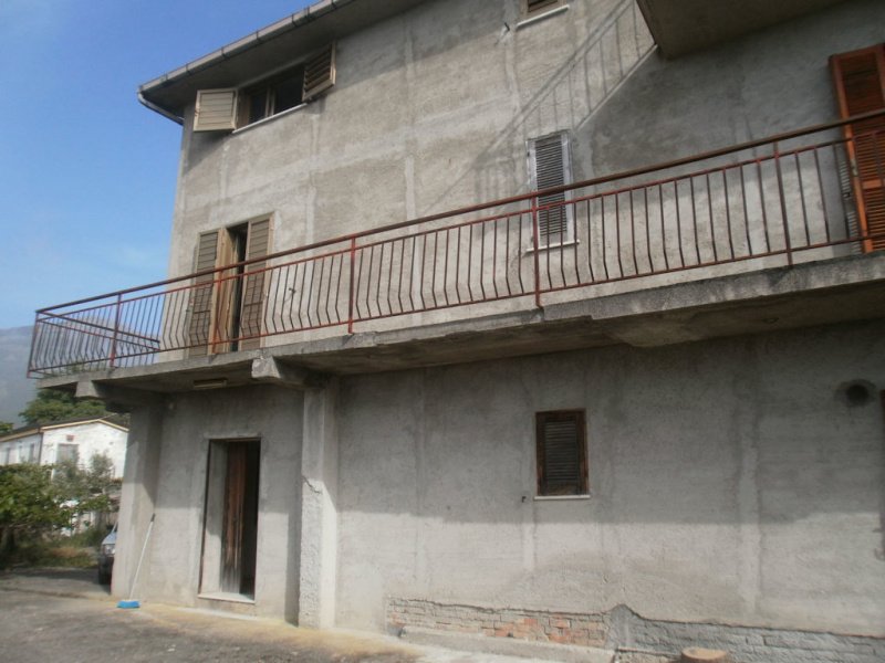 Detached house in Longobardi