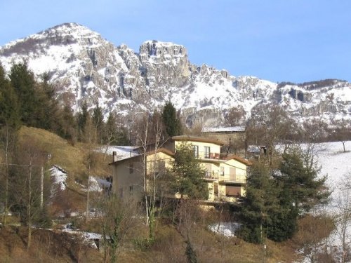 Detached house in Val Brembilla